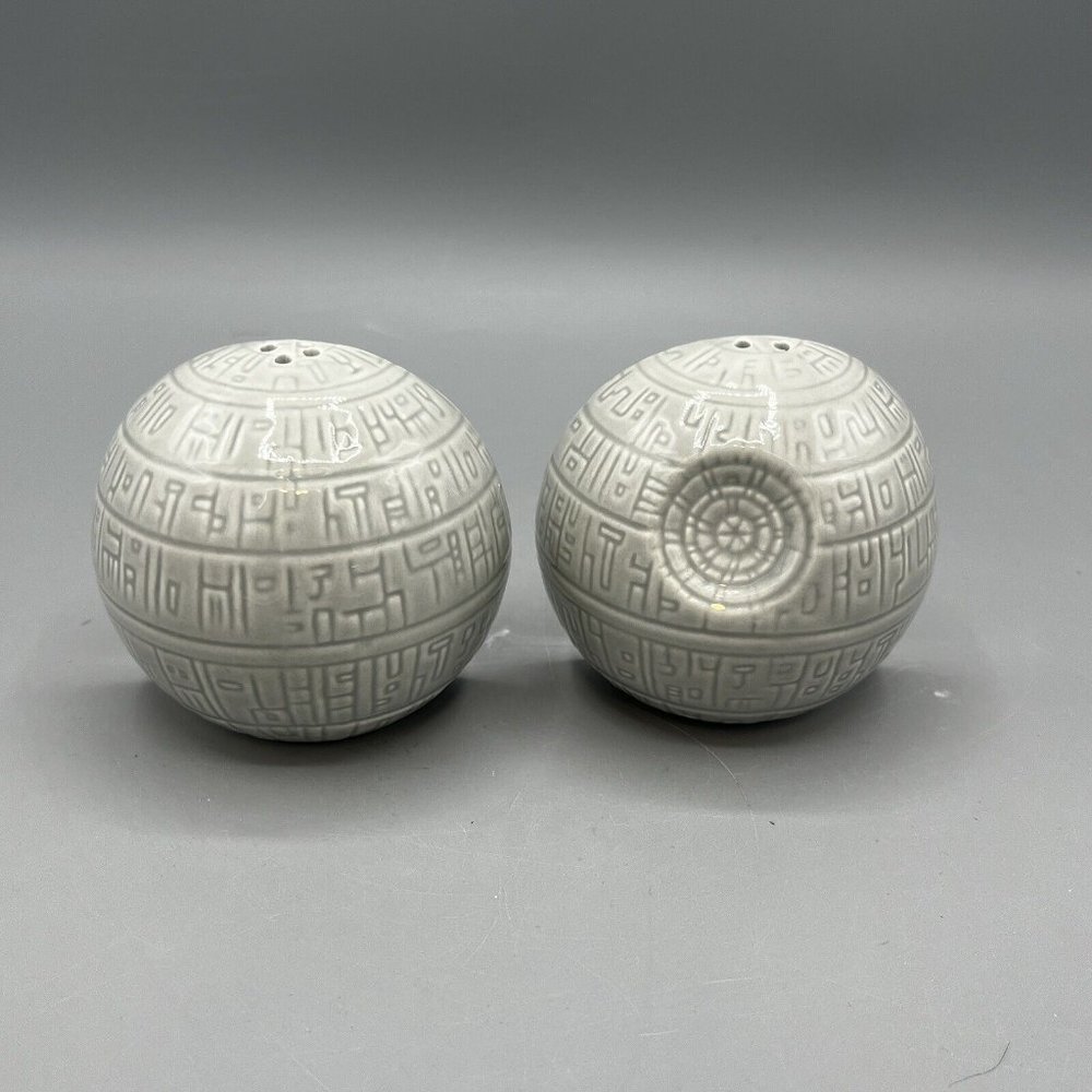 Disney Star Wars Ceramic Death Star Magnetic Salt & Pepper Shakers Lucasfilm - Picture 8 of 9